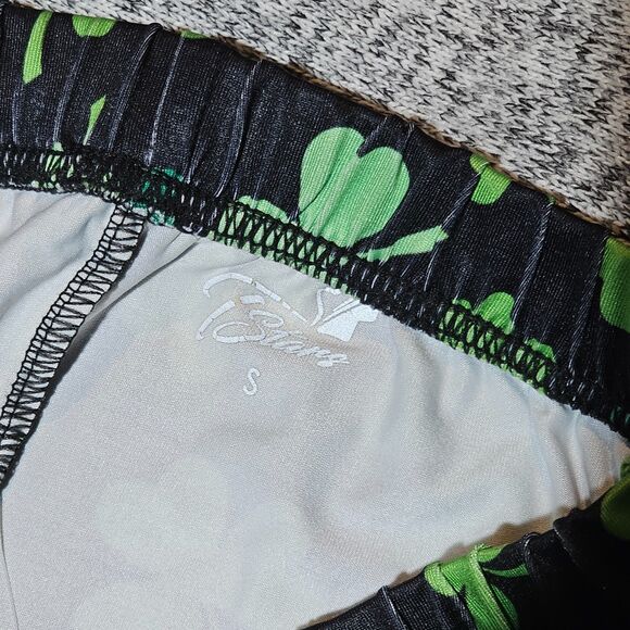 NWT Tstars Black Leggings with a Green 3-Leaf Clover Sz Small - Picture 2 of 7